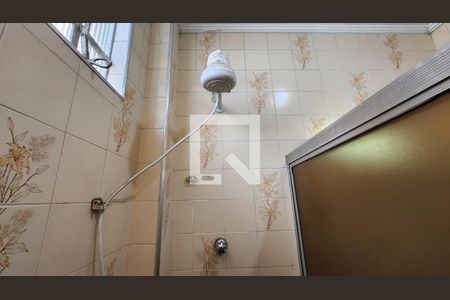 Chuveiro de apartamento para alugar com 2 quartos, 77m² em Embaré, Santos