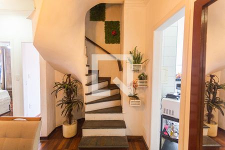 Apartamento à venda com 150m², 3 quartos e 1 vaga Apartamento à venda com 150m², 3 quartos e 1 vagaEscada de Acesso a Cobertura