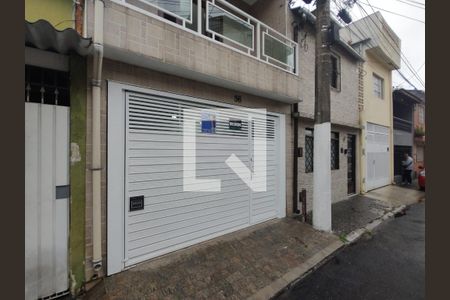 Casa à venda com 156m², 2 quartos e 2 vagas Casa à venda com 156m², 2 quartos e 2 vagasFachada