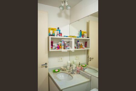 Apartamento à venda com 48m², 2 quartos e 1 vaga Apartamento à venda com 48m², 2 quartos e 1 vagaBanheiro