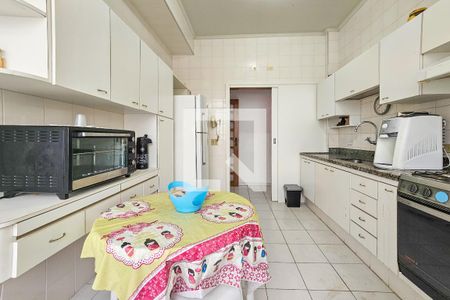 Apartamento para alugar com 163m², 4 quartos e sem vagaCozinha