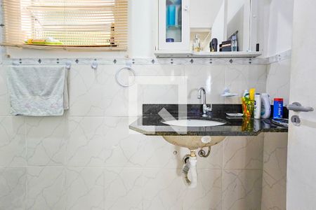 Casa de condomínio para alugar com 300m², 5 quartos e 6 vagasBanheiro 