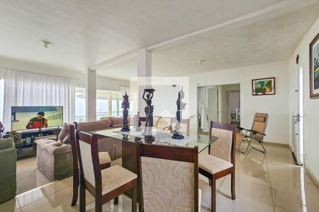 Casa de condomínio para alugar com 300m², 5 quartos e 6 vagasSala