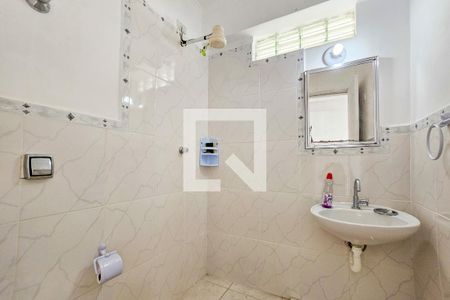 Casa de condomínio para alugar com 300m², 5 quartos e 6 vagasBanheiro da Suíte 3