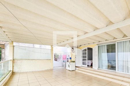 Casa de condomínio para alugar com 300m², 5 quartos e 6 vagasVaranda