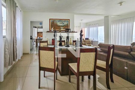 Casa de condomínio para alugar com 300m², 5 quartos e 6 vagasSala