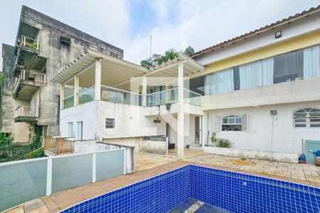 Casa de condomínio para alugar com 300m², 5 quartos e 6 vagasFachada
