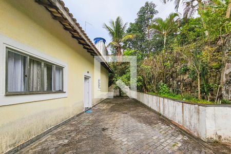 Casa de condomínio para alugar com 300m², 5 quartos e 6 vagasQuintal 