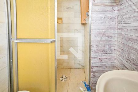 Casa de condomínio para alugar com 300m², 5 quartos e 6 vagasBanheiro da Suíte 2