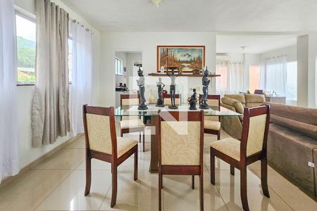 Casa de condomínio para alugar com 300m², 5 quartos e 6 vagasSala