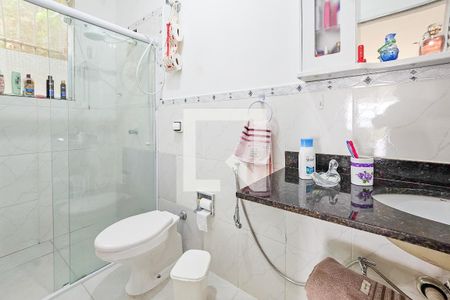 Casa de condomínio para alugar com 300m², 5 quartos e 6 vagasBanheiro da Suíte 1