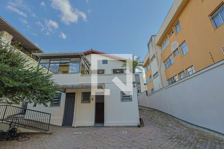 Casa à venda com 206m², 3 quartos e 4 vagas Casa à venda com 206m², 3 quartos e 4 vagasÁrea comum