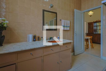 Casa à venda com 206m², 3 quartos e 4 vagas Casa à venda com 206m², 3 quartos e 4 vagasBanheiro social