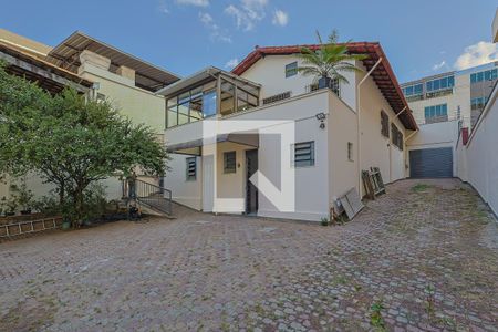 Casa à venda com 206m², 3 quartos e 4 vagas Casa à venda com 206m², 3 quartos e 4 vagasÁrea comum