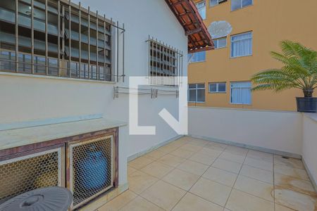 Casa à venda com 206m², 3 quartos e 4 vagas Casa à venda com 206m², 3 quartos e 4 vagasÁrea comum