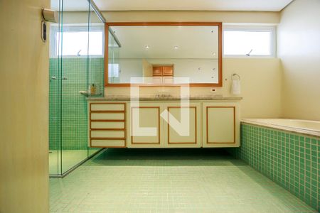 Casa à venda com 394m², 4 quartos e 4 vagasSuíte 4 - Banheiro