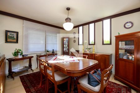 Casa à venda com 394m², 4 quartos e 4 vagasSala