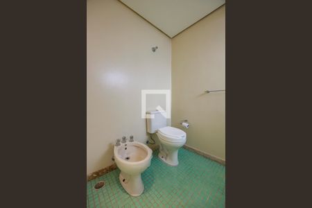 Casa à venda com 394m², 4 quartos e 4 vagasSuíte 4 - Banheiro