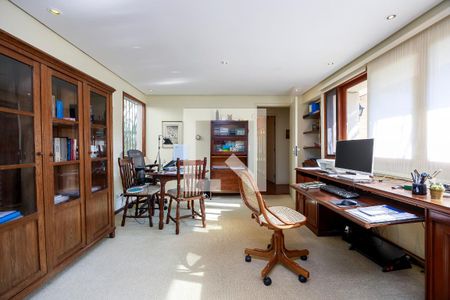 Casa à venda com 394m², 4 quartos e 4 vagasEscritório