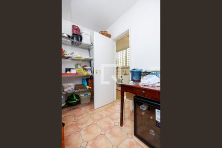 Casa à venda com 394m², 4 quartos e 4 vagasÁrea de Serviço - Quarto