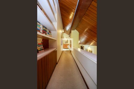 Casa à venda com 394m², 4 quartos e 4 vagasCorredor