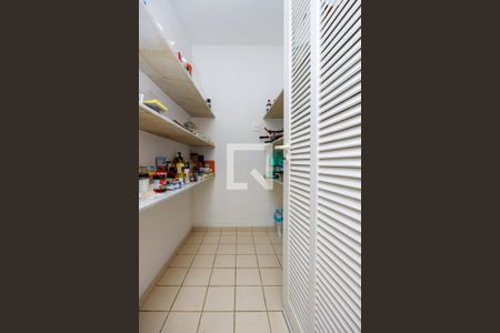 Casa à venda com 394m², 4 quartos e 4 vagasDespensa