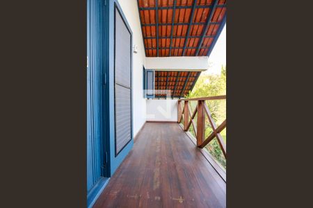 Casa à venda com 394m², 4 quartos e 4 vagasSuíte 3 - Varanda