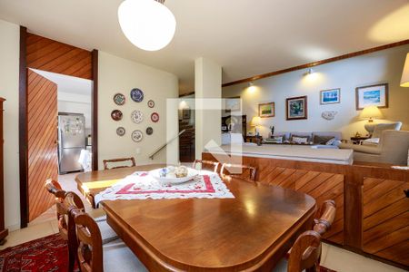 Casa à venda com 394m², 4 quartos e 4 vagasSala