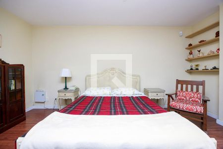 Casa à venda com 394m², 4 quartos e 4 vagasSuíte 4