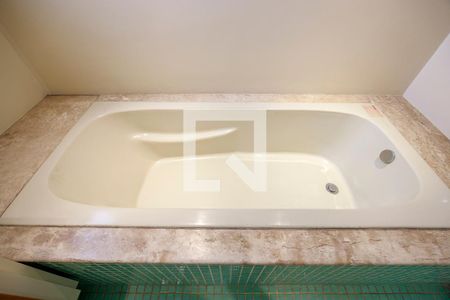 Casa à venda com 394m², 4 quartos e 4 vagasSuíte 4 - Banheiro