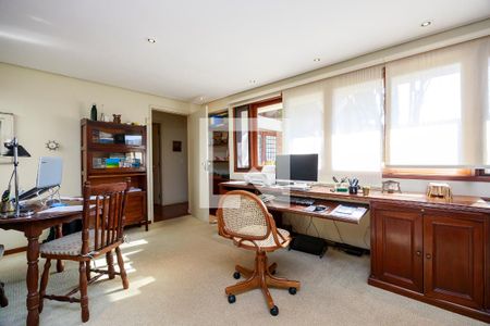 Casa à venda com 394m², 4 quartos e 4 vagasEscritório