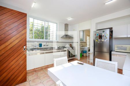 Casa à venda com 394m², 4 quartos e 4 vagasCozinha