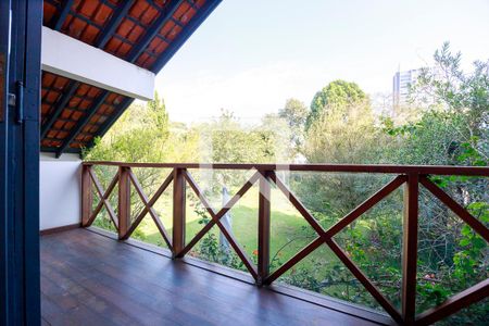 Casa à venda com 394m², 4 quartos e 4 vagasSuíte 3 - Varanda