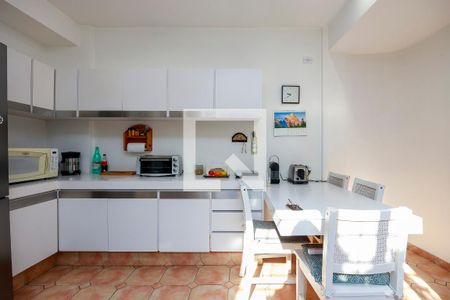 Casa à venda com 394m², 4 quartos e 4 vagasCozinha