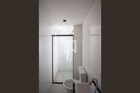 Casa de condomínio à venda com 48m², 2 quartos e sem vaga Casa de condomínio à venda com 48m², 2 quartos e sem vagaBanheiro