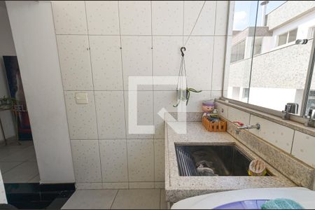 Apartamento à venda com 120m², 3 quartos e 2 vagas Apartamento à venda com 120m², 3 quartos e 2 vagasÁrea serviço