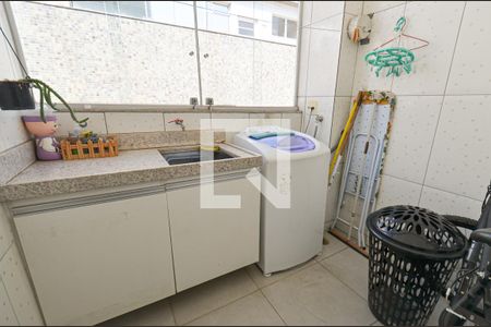 Apartamento à venda com 120m², 3 quartos e 2 vagas Apartamento à venda com 120m², 3 quartos e 2 vagasÁrea serviço