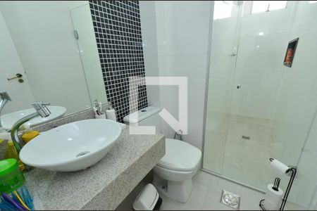 Apartamento à venda com 120m², 3 quartos e 2 vagas Apartamento à venda com 120m², 3 quartos e 2 vagasBanheiro social