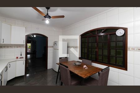 Casa à venda com 150m², 3 quartos e 3 vagas Casa à venda com 150m², 3 quartos e 3 vagasCozinha