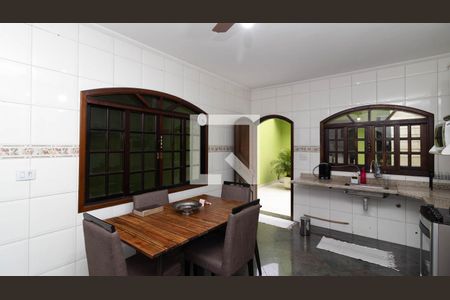 Casa à venda com 150m², 3 quartos e 3 vagas Casa à venda com 150m², 3 quartos e 3 vagasCozinha