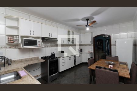 Casa à venda com 150m², 3 quartos e 3 vagas Casa à venda com 150m², 3 quartos e 3 vagasCozinha