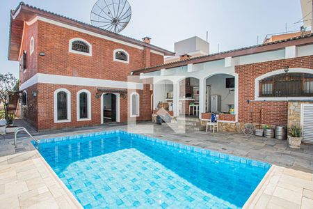Casa à venda com 312m², 3 quartos e 5 vagasPiscina