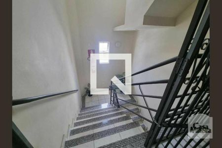 Apartamento à venda com 194m², 4 quartos e 3 vagas Apartamento à venda com 194m², 4 quartos e 3 vagasEscada