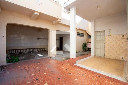 Casa à venda com 200m², 3 quartos e 2 vagasÁrea de serviço