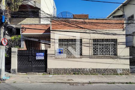 Casa à venda com 200m², 3 quartos e 2 vagasFachada