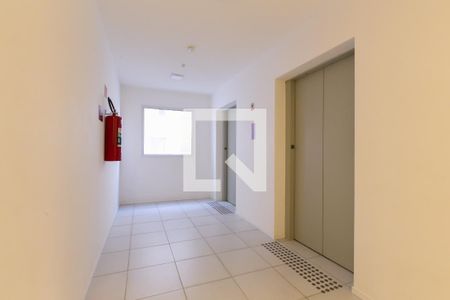 Apartamento à venda com 40m², 2 quartos e sem vaga Apartamento à venda com 40m², 2 quartos e sem vagaHall social