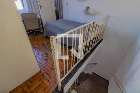 Casa à venda com 144m², 5 quartos e 2 vagasEscada