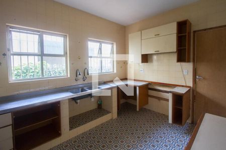 Casa para alugar com 426m², 4 quartos e 4 vagas Casa para alugar com 426m², 4 quartos e 4 vagasCozinha