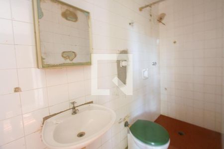 Casa para alugar com 426m², 4 quartos e 4 vagas Casa para alugar com 426m², 4 quartos e 4 vagasBanheiro de Serviço