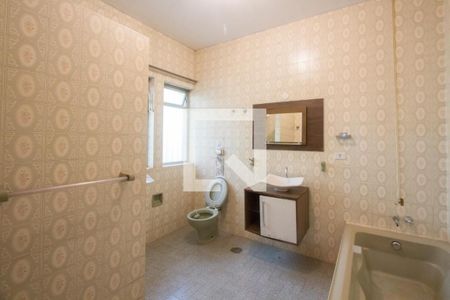 Casa para alugar com 426m², 4 quartos e 4 vagas Casa para alugar com 426m², 4 quartos e 4 vagasBanheiro 1